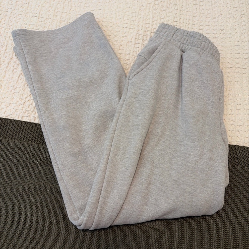 Mondetta Light Gray Straight Leg Sweatpants